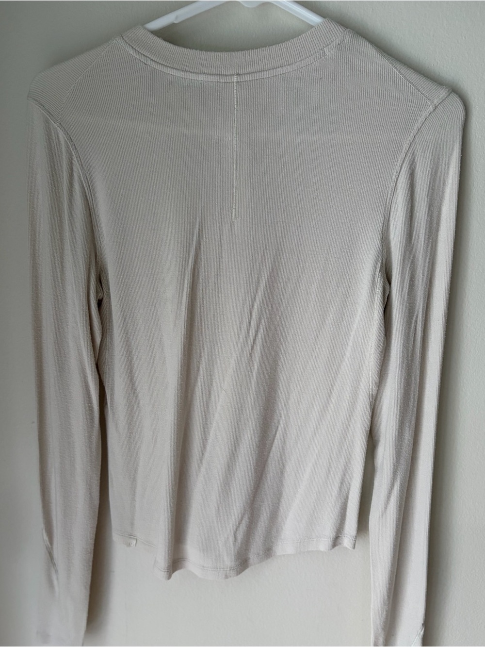 39. Size 6 LULULEMON Bone Ribbed Super Soft Longsleeve *slight pilling - Picture 2 of 4